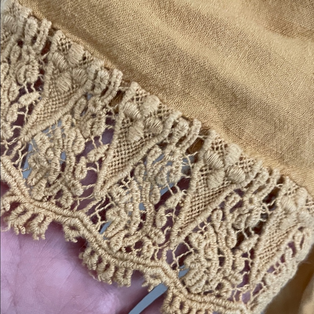 Heartloom Golden Lace Blouse - Picture 8 of 9